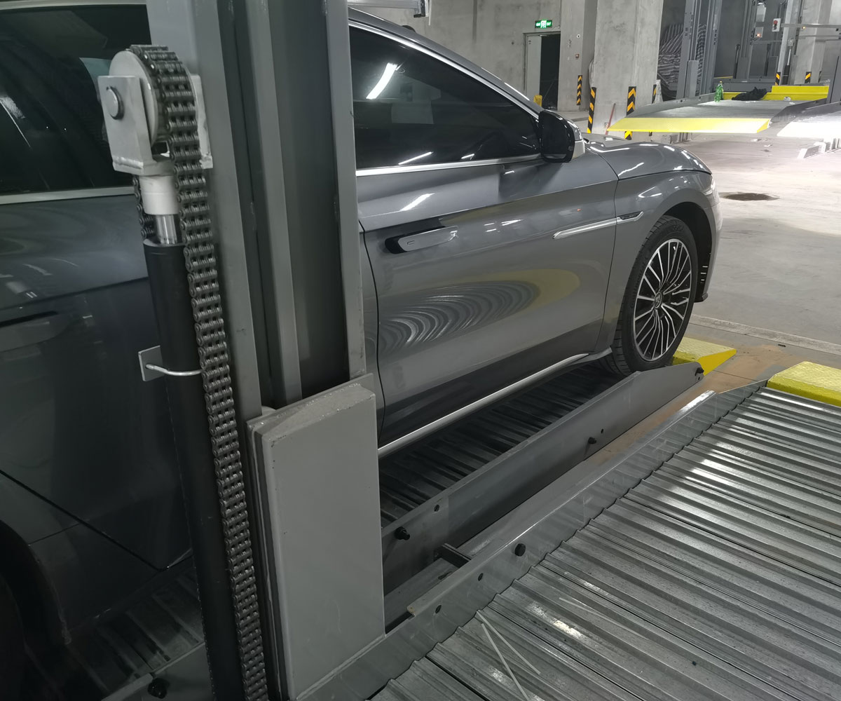 四柱簡(jiǎn)易類立體車庫(kù)停車設(shè)備二手